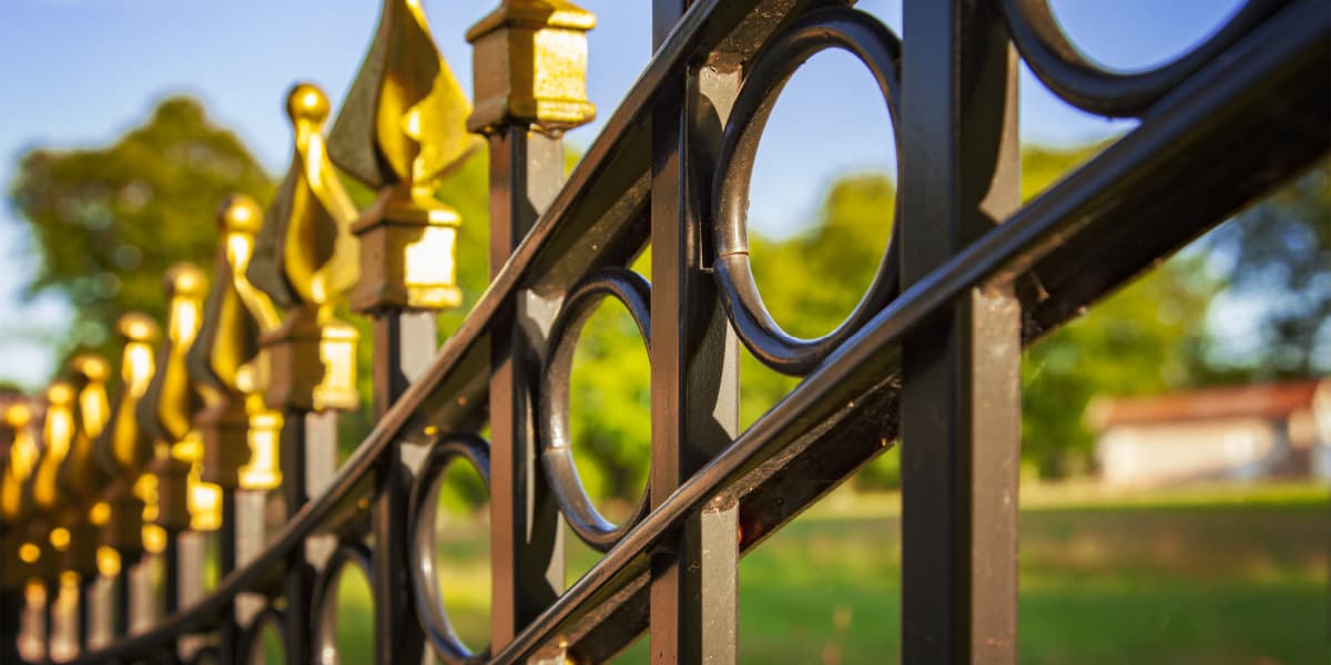 You are currently viewing 5 reasons to consider metal gates and railings for your property