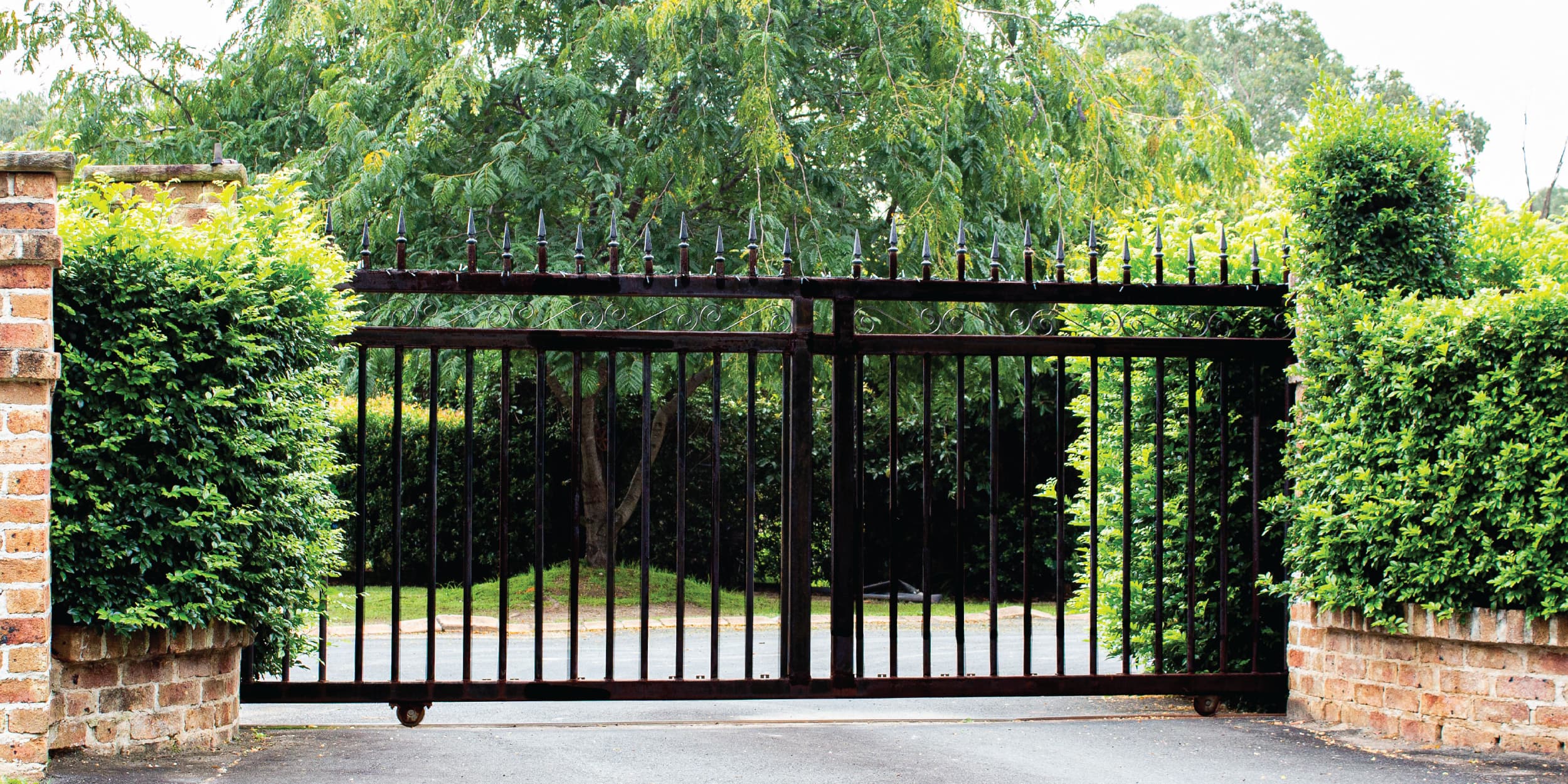 Read more about the article Is it possible to install metal gates DIY?