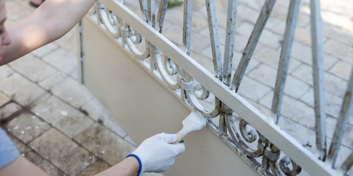 You are currently viewing Your top questions about painting our gates and railings: answered