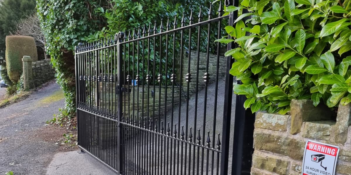 You are currently viewing What’s the best way to spring clean your wrought iron gates?