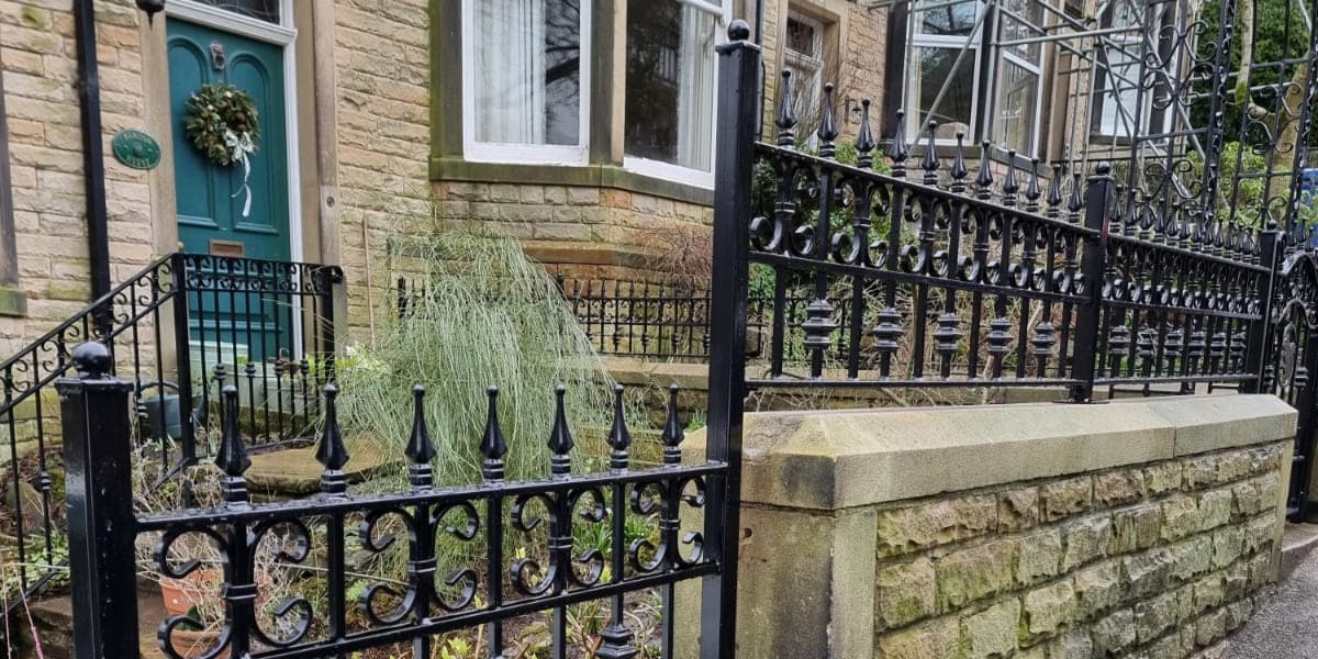 You are currently viewing 4 reasons to buy your mild steel gates and railings from SL Wrought Iron