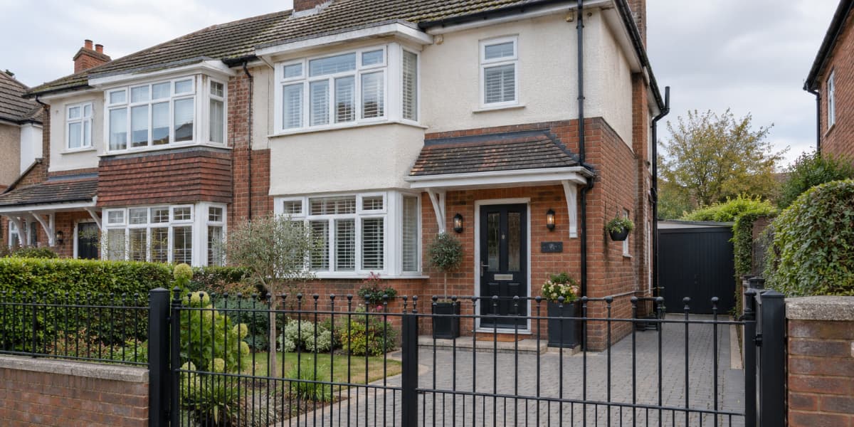 You are currently viewing How to improve your home’s kerb appeal: 10 ideas for UK homes